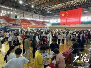 2025年新安晚报第二场高招咨询会在巢湖一中成功举办 这些高校公布招生计划