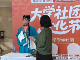 高招会上招生花样多，“学霸”研究生现场表演京剧