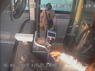济南公交温暖“接力”，助力市民寻回丢失财物