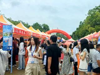 震撼！全国高校湖北招生咨询会燃动全省（组图）