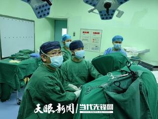 “微创中的微创”！贵中医大二附院成功实施院内首例经肛门单孔腹腔镜直肠肿瘤切除术