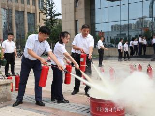 东营农商银行举办安全知识培训暨消防实战演练活动
