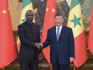 习近平会见塞内加尔总理松科