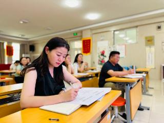 探索教育新路径，点燃智慧新火花！济南高新区凤凰路小学举行校级课题论证会