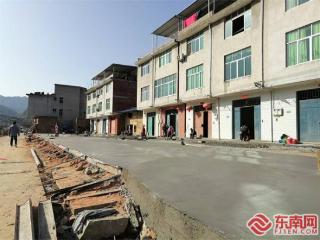 三明宁化：“路面‘焕’新颜 现在出行方便多了”
