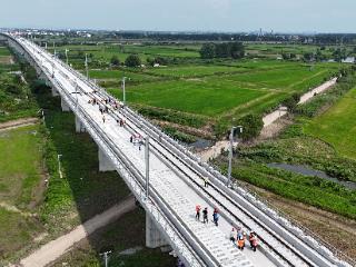 巢马城际铁路5标无砟轨道首件工程通过验收