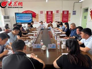 即墨区老干部志愿者“银发监督”进校园 携手家校社共筑新兴中学“舌尖安全”