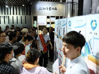 农行临沂市中支行联合临沂新华书店开展金融消费者权益保护教育宣传活动