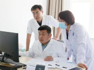 义诊现场三位专家会诊！腹痛40天他终于在家门口医院找到了病因