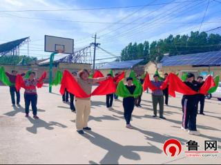 德州天衢新区抬头寺镇开展“欢歌笑语秧歌情 舞动幸福乐不停”活动