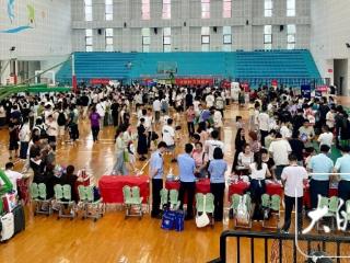 2025年安徽高招现场公益咨询会长丰站举行 近50所高校齐聚