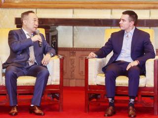 厄瓜多尔总统诺沃亚会见北京语言大学校长段鹏一行