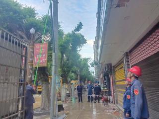 南方电网贵州六盘水供电局支援榕江抢修保电 3500多用户恢复供电