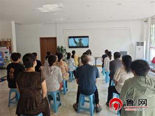 【文化社区建设】德州天衢新区宋官屯街道常兴社区开展“光影映初心，薪火永相传”红色观影活动