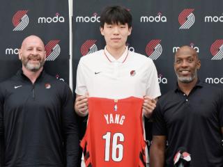 16号球员正式报到！杨瀚森亮相开拓者发布会，夏季联赛或迎首秀