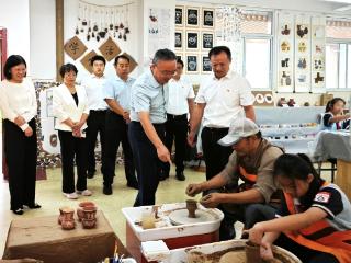践行教育家精神 厚植爱国情怀——区长、局长、校长与学生同上一堂“大思政课”