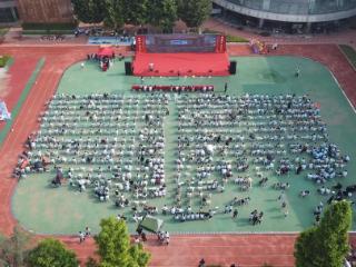 青州市外国语学校初中部2025届毕业典礼圆满举行