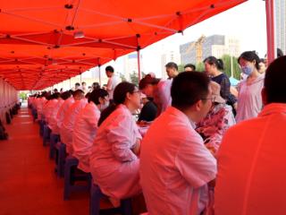60多位专家齐聚济南泉城广场 齐鲁医院大型义诊为居民送健康