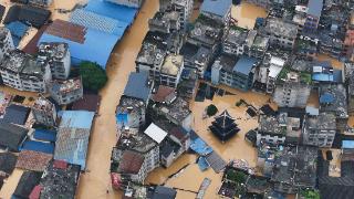 洪水袭“村超”，世界球星球迷为灾区祈愿求福(图1)