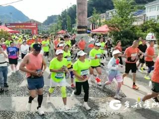 在画中开跑！跑步爱好者用脚步丈量播州区太阳坪景区生态之美