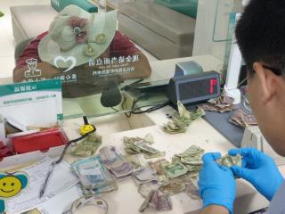 农行济南泺源无影山支行：拼凑币兑换显担当，贴心服务暖民心