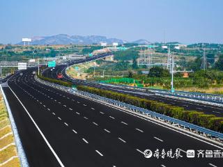 “抢出来”的烟台八车道高速路：千余人三班接力，8公里昼夜奔赴