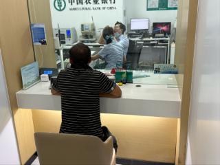农行济南市南支行；专业服务暖人心，巧手“复活”水洗人民币