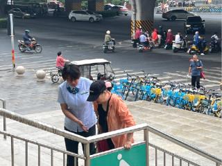农行济南清河支行：雨中的温暖守护