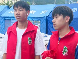 榕江洪灾后清淤一线，高三学子争先挥汗
