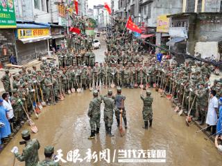 200多名勇士连续4日奋战！榕江县车民街道车寨社区灾后清淤初步告捷