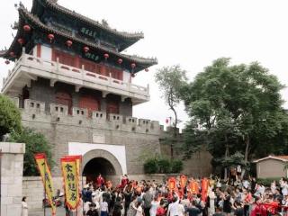 潍坊举办状元巡游文化活动