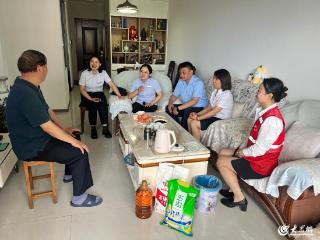 日照银行日照文创园支行党支部联合科创中心党支部开展“七一”党建共建活动