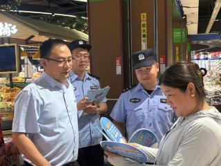 沂南农商银行联合县反诈骗中心走进商超开展反诈宣传活动