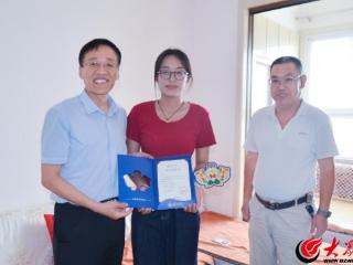潍坊学院首封硕士研究生录取通知书送达