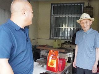 临沭县大兴镇：情系老党员 助残更暖心