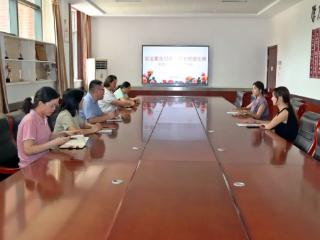 卧虎山小学举行实习教师欢送会
