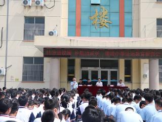 莒南县涝坡中学举办法治教育报告会