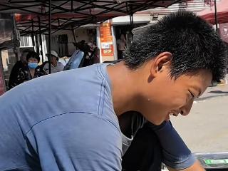 三点起床，赶百里路：齐河14岁卖菜少年让几十万人竖起大拇指