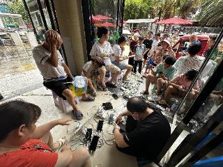 爱心驿站点亮洪灾中的希望 榕江农信联社全力服务受灾群众