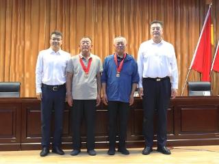 山东交通技师学院举行“光荣在党50年”纪念章颁发仪式