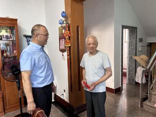 婺源公路中心党总支部开展“七一”走访慰问活动