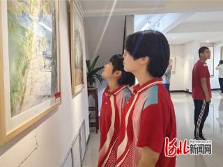 青龙满族自治县职工书画展启幕