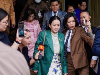 泰国女总理佩通坦被停职