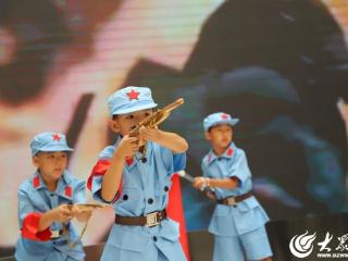 重温历史感党恩 红色经典润童心——辽河幼儿园开展庆“七一”表演活动
