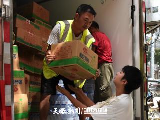 “洋芋白菜，自己带口袋来领” 榕江人在汗水里攒着重建的劲儿