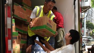 “洋芋白菜，自己带口袋来领” 榕江人在汗水里攒着重建的劲儿(图1)