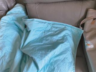 楼上两次丢下烟头 差点烧掉24楼晒的被子