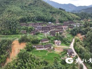 裂缝之上：打鱼村干群24小时坚守筑牢生命防线