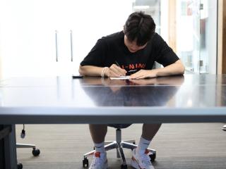 预计四年2139万美金！杨瀚森签约开拓者，后两年为球队选项