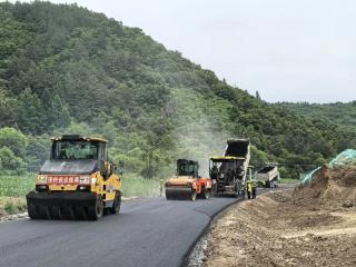 聚焦吉段331｜05标段：沥青混凝土路面试验段摊铺完成